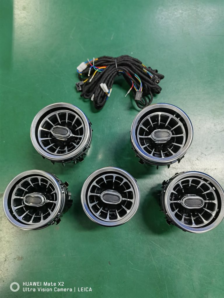 W205 front vent units and wiring photographed on a workbench. Reference components only; confirm the supplied version and quantities with CKCP.